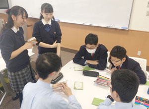 学校でワークショップを実施