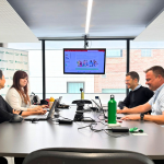 エデュコ本部の皆さんと研修中の様子