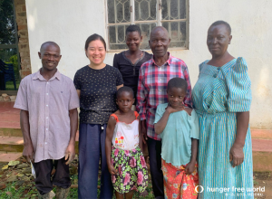 組合員のキジトさん一家と一緒に