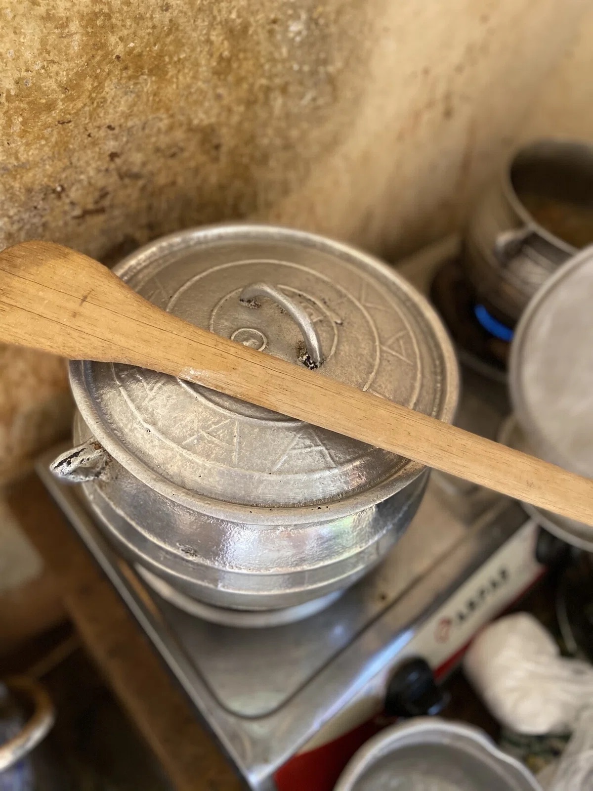 フタをして、しばらく待つ