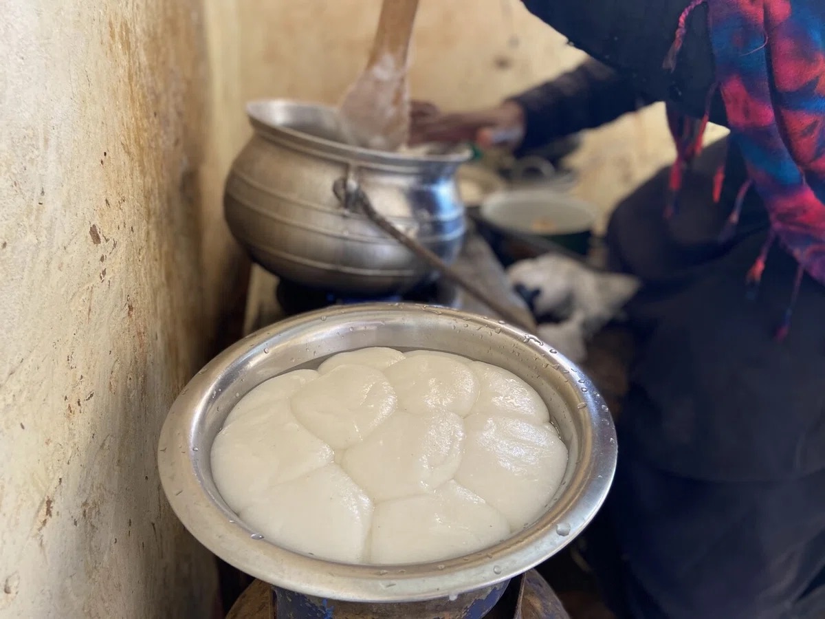 できあがったトウを小分けにする