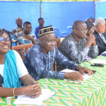 ベナン支部事務局長のファトゥさん、ドジ・バタ地区モニタリング委員会代表のマティアス氏、ゼ郡庁書記長のベルトン氏、通訳のタチアナさん、日本本部理事長の鶴見