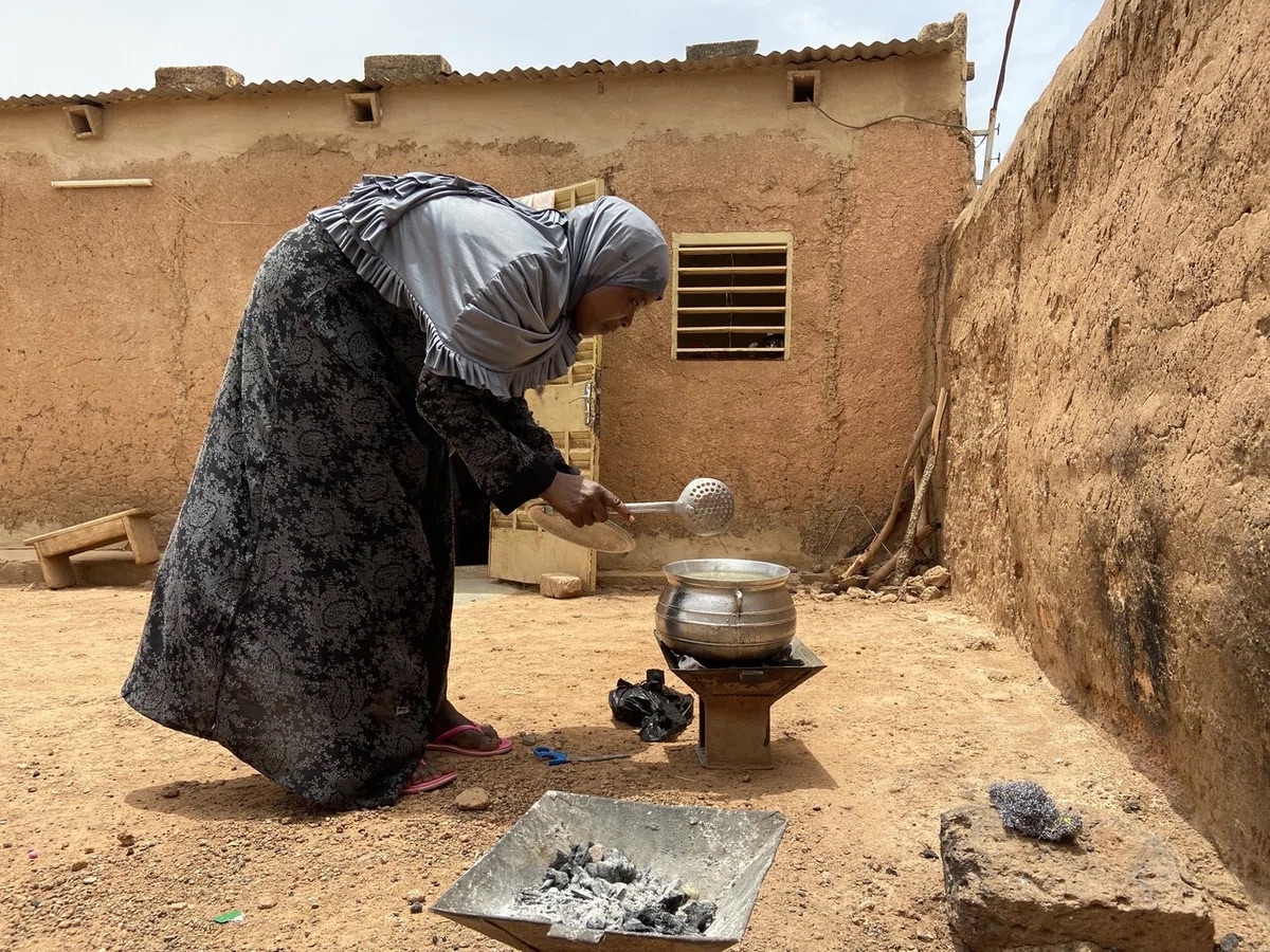 炭を使うときは外で