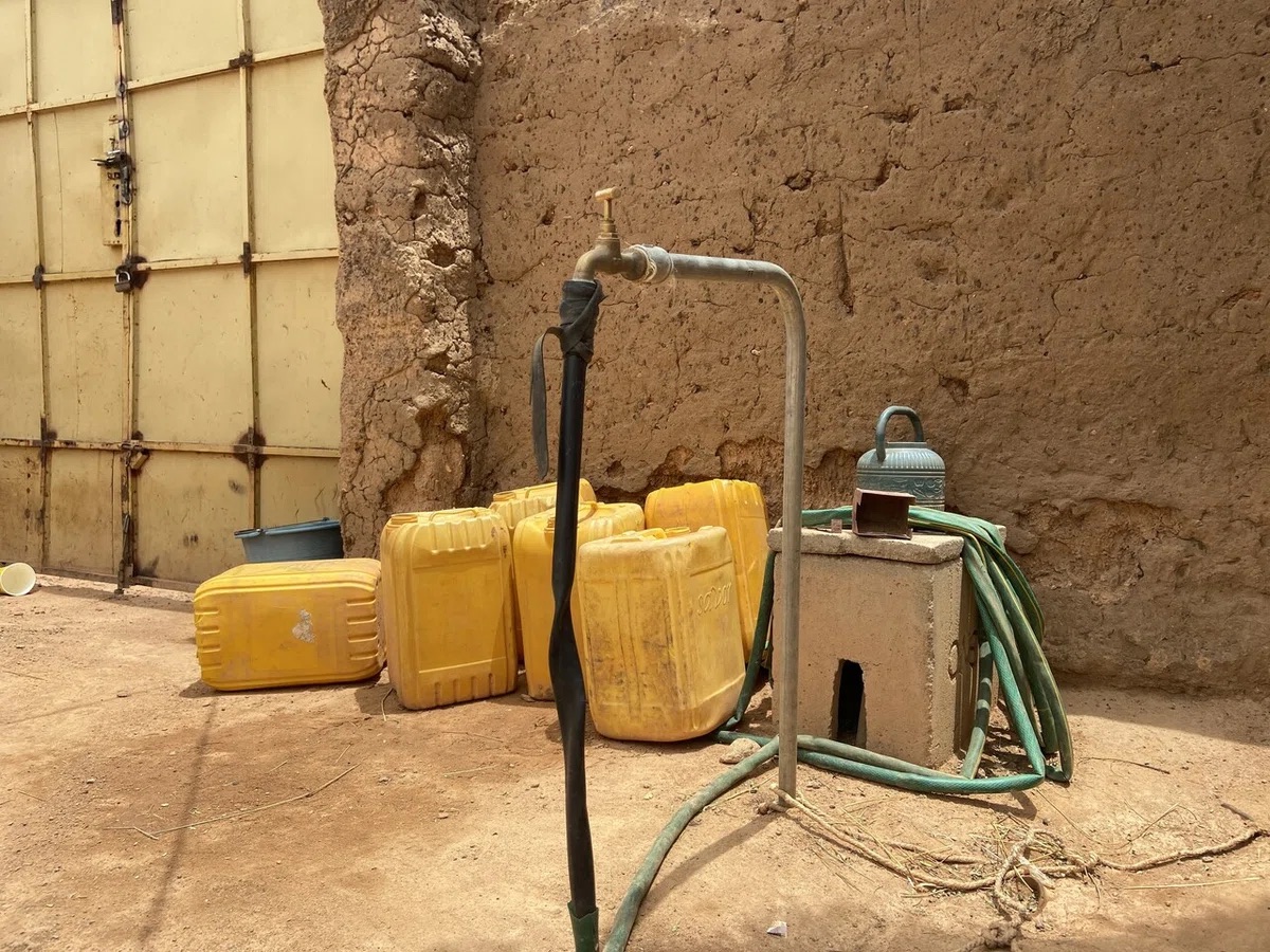 庭先にあるたったひとつの蛇口