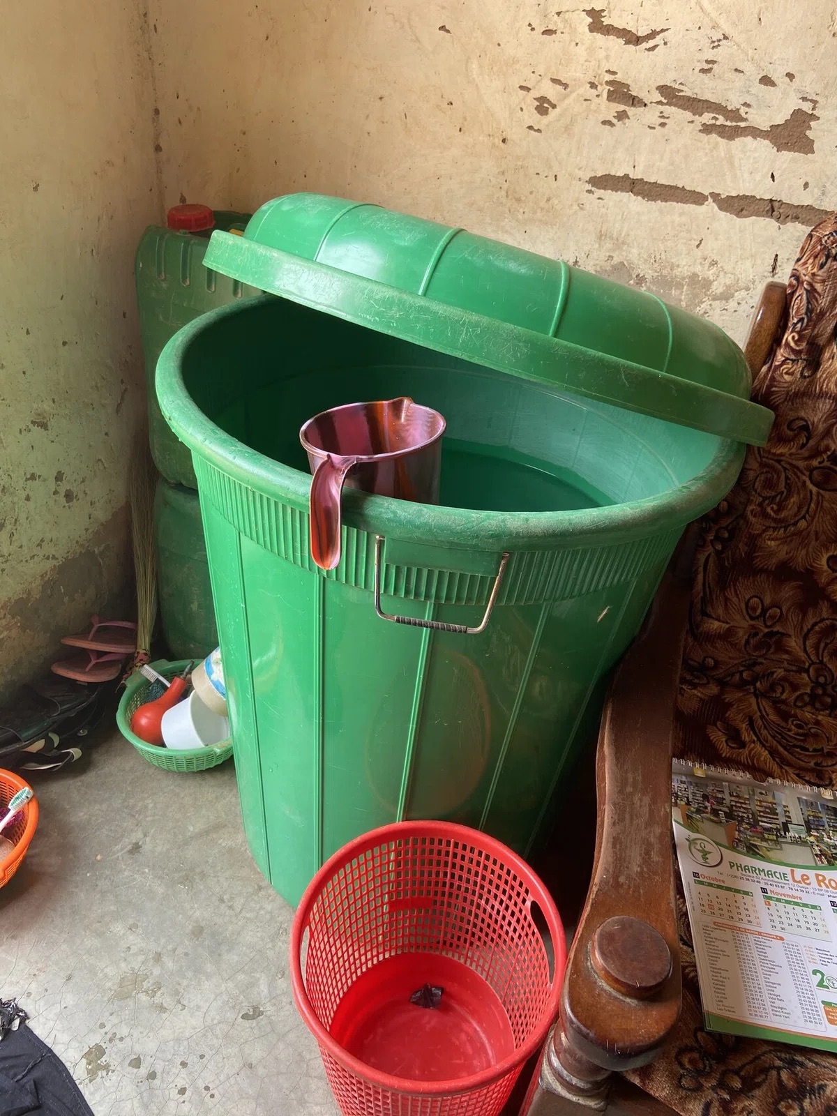 水をためておくバケツ